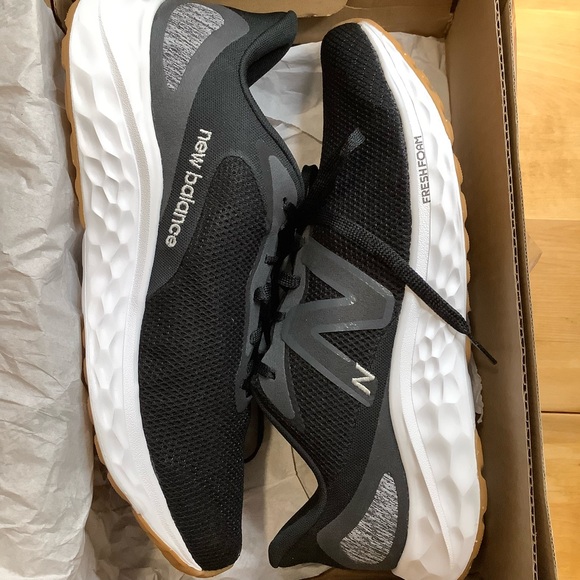 NEW BALANCE Marisek4 Black & White Running Shoes Size 12 - Picture 15 of 16